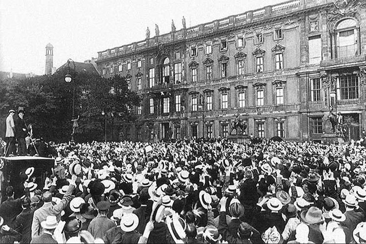 Иллюстрация к книге — Младенец и черт [The-baby-and-the-devil-48.jpg]