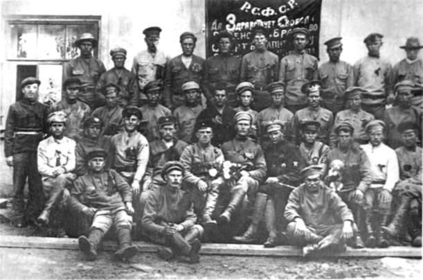Иллюстрация к книге — Гражданская война в России 1917 - 1922. Красная Армия [Red-Army-05.jpg]