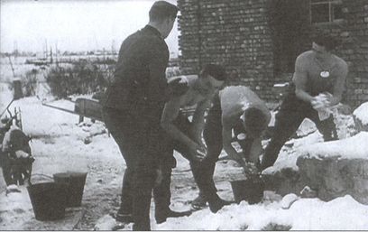 Иллюстрация к книге — Поворот под Москвой [i_023.jpg]