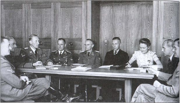 Иллюстрация к книге — Русские эсэсовцы [i_007.jpg]