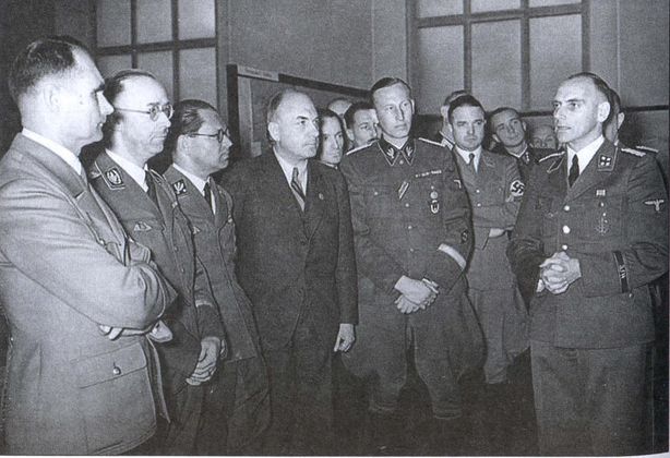 Иллюстрация к книге — Русские эсэсовцы [i_008.jpg]