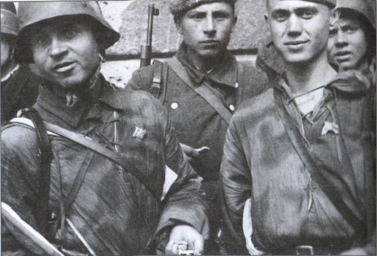 Иллюстрация к книге — Русские эсэсовцы [i_029.jpg]