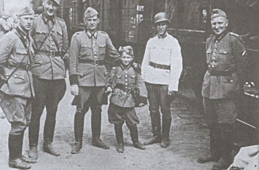 Иллюстрация к книге — Холокост в Латвии. «Убить всех евреев!» [i_018.jpg]