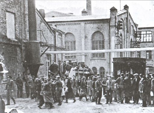 Иллюстрация к книге — Холокост в Латвии. «Убить всех евреев!» [i_023.jpg]