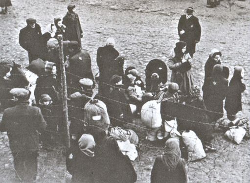 Иллюстрация к книге — Холокост в Латвии. «Убить всех евреев!» [i_025.jpg]