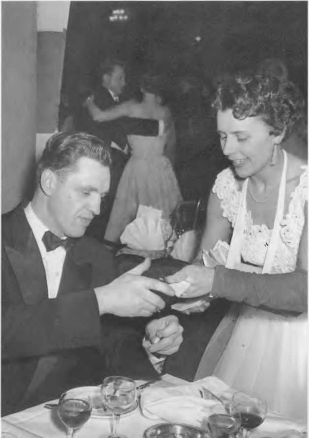 Иллюстрация к книге — Голый шпион [i_010.jpg]