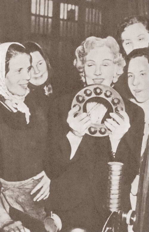 Иллюстрация к книге — Любовь Орлова [_28.jpg]