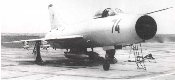 Иллюстрация к книге — Кузькина мать. Хроника великого десятилетия [i_024.jpg]