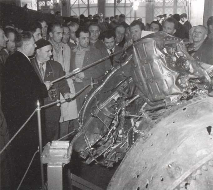 Иллюстрация к книге — Кузькина мать. Хроника великого десятилетия [i_025.jpg]