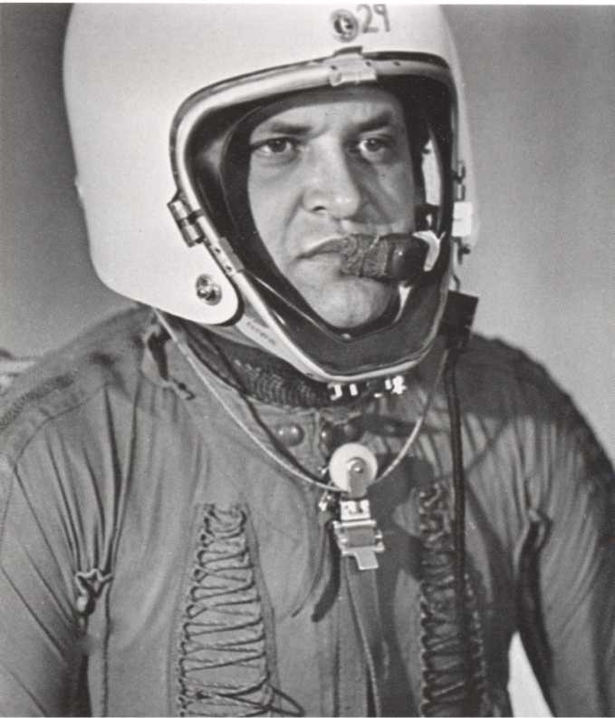 Иллюстрация к книге — Кузькина мать. Хроника великого десятилетия [i_027.jpg]