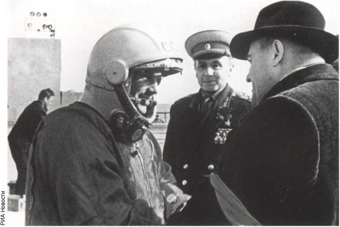 Иллюстрация к книге — Кузькина мать. Хроника великого десятилетия [i_041.jpg]