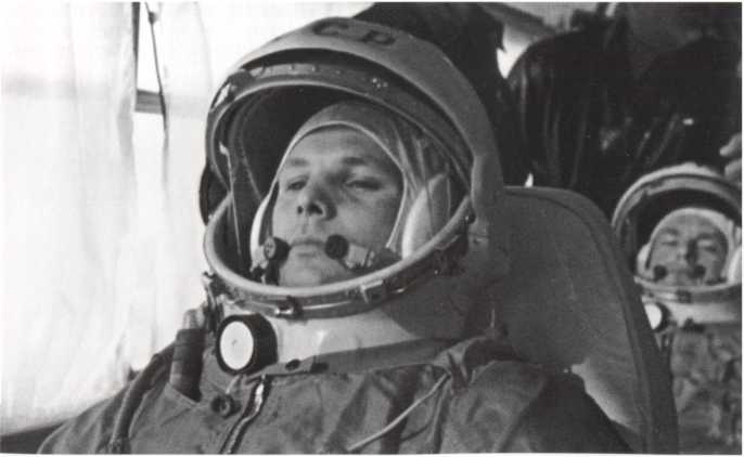 Иллюстрация к книге — Кузькина мать. Хроника великого десятилетия [i_042.jpg]