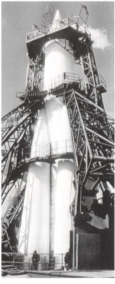 Иллюстрация к книге — Кузькина мать. Хроника великого десятилетия [i_067.jpg]