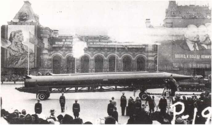 Иллюстрация к книге — Кузькина мать. Хроника великого десятилетия [i_070.jpg]