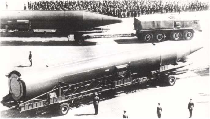 Иллюстрация к книге — Кузькина мать. Хроника великого десятилетия [i_071.jpg]