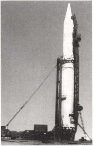 Иллюстрация к книге — Кузькина мать. Хроника великого десятилетия [i_072.jpg]