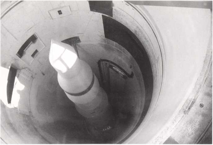 Иллюстрация к книге — Кузькина мать. Хроника великого десятилетия [i_082.jpg]