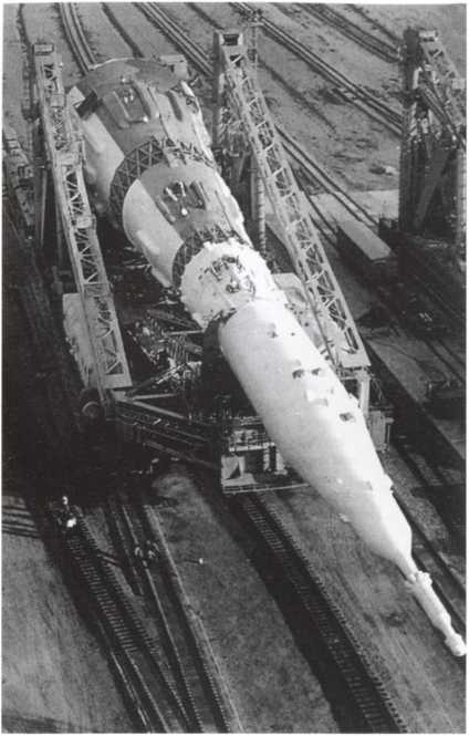 Иллюстрация к книге — Кузькина мать. Хроника великого десятилетия [i_105.jpg]