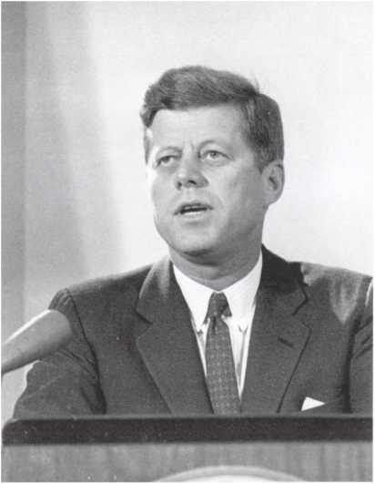 Иллюстрация к книге — Кузькина мать. Хроника великого десятилетия [i_124.jpg]