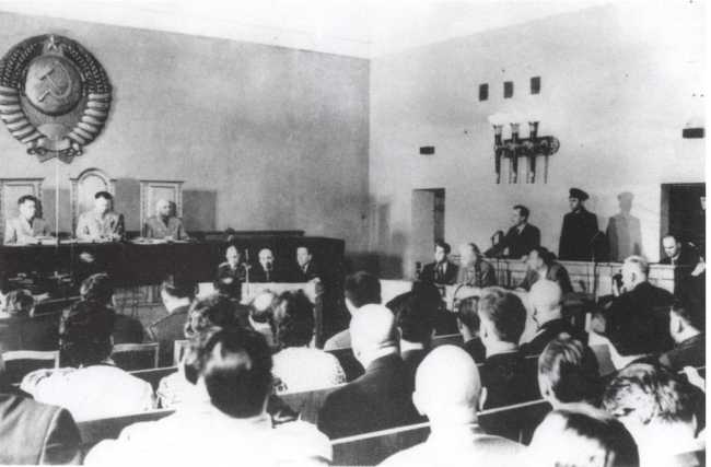 Иллюстрация к книге — Кузькина мать. Хроника великого десятилетия [i_133.jpg]