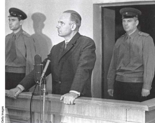 Иллюстрация к книге — Кузькина мать. Хроника великого десятилетия [i_138.jpg]