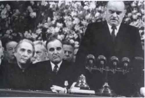 Иллюстрация к книге — Против всех [i_015.jpg]