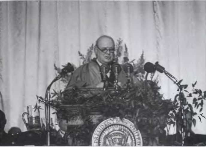 Иллюстрация к книге — Против всех [i_030.jpg]