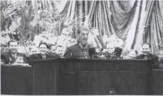 Иллюстрация к книге — Против всех [i_031.jpg]