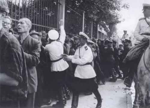 Иллюстрация к книге — Против всех [i_127.jpg]