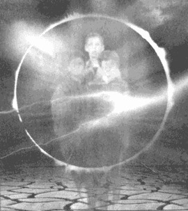 Иллюстрация к книге — Проклятый город. Однажды случится ужасное... [i_001.jpg]