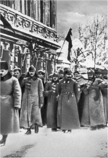 Иллюстрация к книге — Буденный [i_033.jpg]