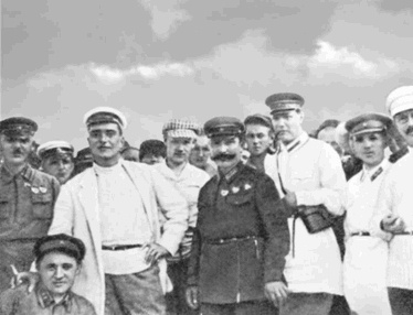 Иллюстрация к книге — Буденный [i_034.jpg]