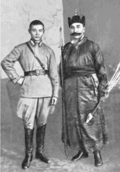 Иллюстрация к книге — Буденный [i_035.jpg]