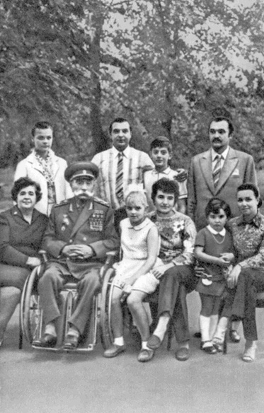 Иллюстрация к книге — Буденный [i_058.jpg]