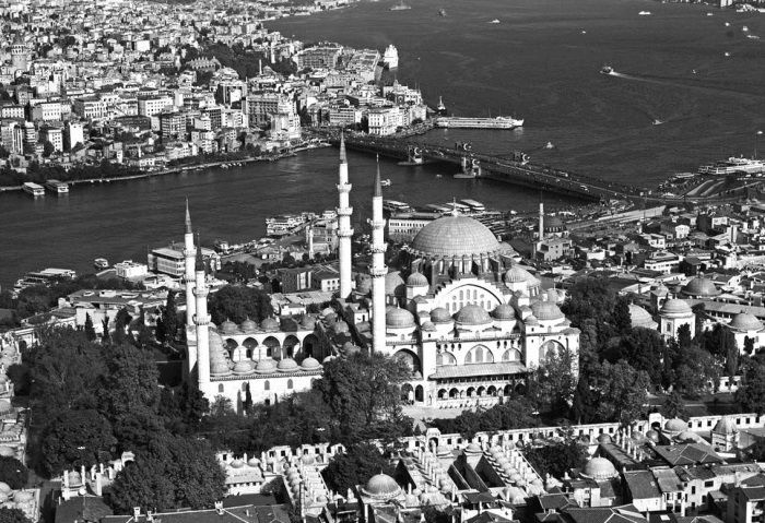 Иллюстрация к книге — Невольница гарема [i_013.jpg]