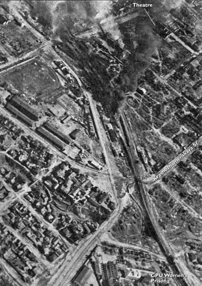 Иллюстрация к книге — Агония Сталинграда. Волга течет кровью [Autogen_eBook_id1.jpg]