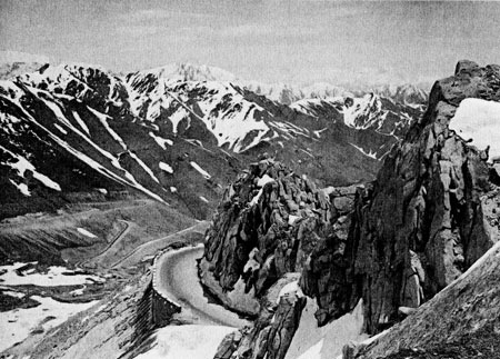 Иллюстрация к книге — Под Баграмом [i_015.jpg]