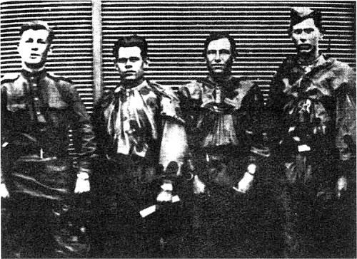 Иллюстрация к книге — "Я ходил за линию фронта". Откровения войсковых разведчиков [i_002.jpg]