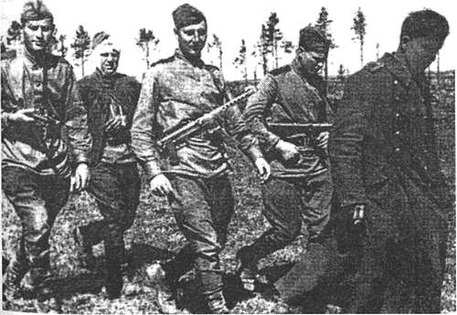 Иллюстрация к книге — "Я ходил за линию фронта". Откровения войсковых разведчиков [i_015.jpg]