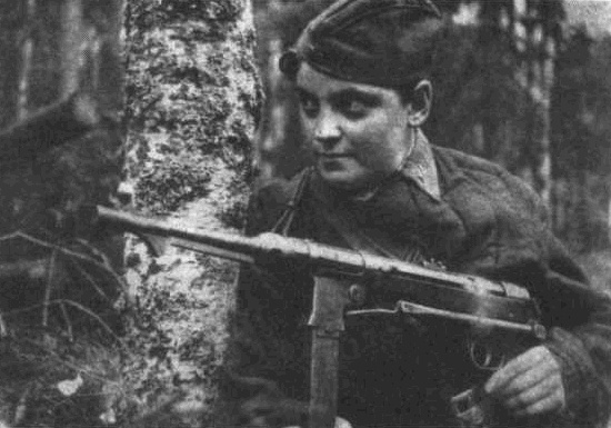 Иллюстрация к книге — "А зори здесь громкие". Женское лицо войны [i_002.jpg]