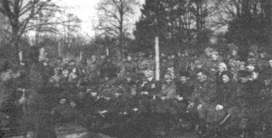 Иллюстрация к книге — "А зори здесь громкие". Женское лицо войны [i_006.jpg]