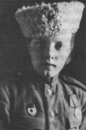 Иллюстрация к книге — "А зори здесь громкие". Женское лицо войны [i_009.jpg]