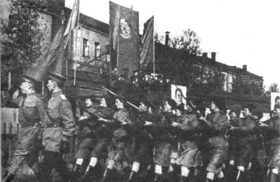 Иллюстрация к книге — "А зори здесь громкие". Женское лицо войны [i_011.jpg]