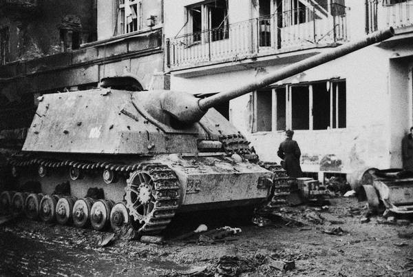 Иллюстрация к книге — Последние контрудары Гитлера. Разгром Панцерваффе [i_017.jpg]