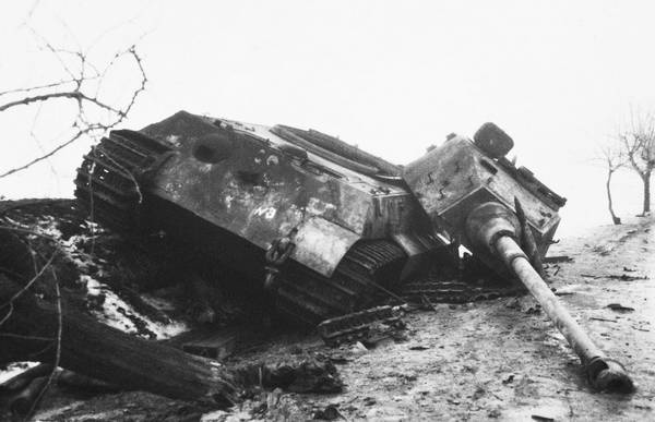 Иллюстрация к книге — Последние контрудары Гитлера. Разгром Панцерваффе [i_056.jpg]