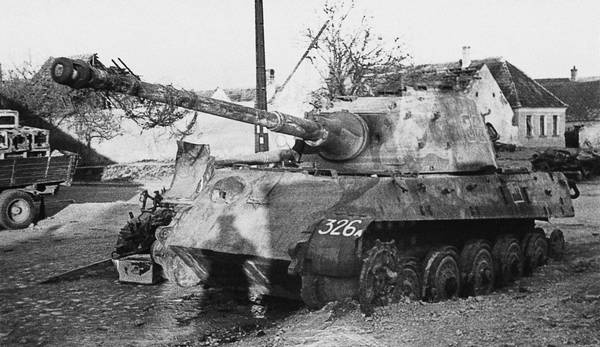 Иллюстрация к книге — Последние контрудары Гитлера. Разгром Панцерваффе [i_083.jpg]