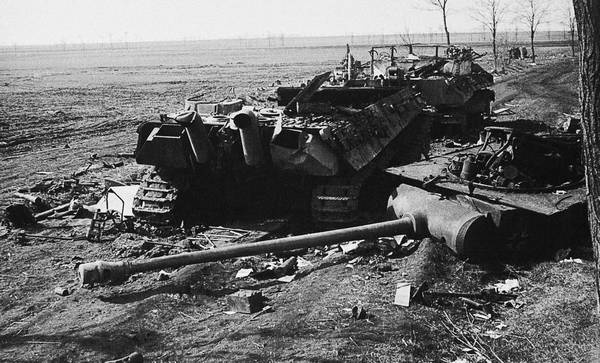 Иллюстрация к книге — Последние контрудары Гитлера. Разгром Панцерваффе [i_090.jpg]