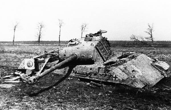 Иллюстрация к книге — Последние контрудары Гитлера. Разгром Панцерваффе [i_111.jpg]
