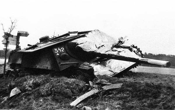 Иллюстрация к книге — Последние контрудары Гитлера. Разгром Панцерваффе [i_129.jpg]