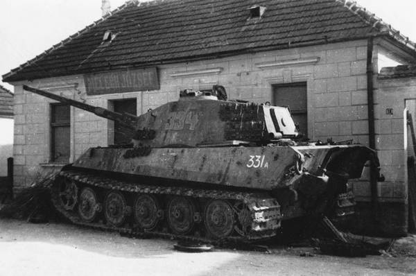 Иллюстрация к книге — Последние контрудары Гитлера. Разгром Панцерваффе [i_135.jpg]